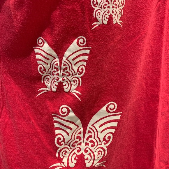 Red T-shirt,  print on front of NZ Maori faces - Picture 3 of 4
